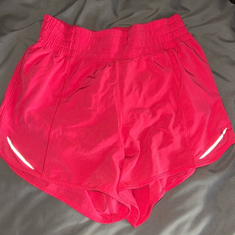 Lululemon Raspberry Cream Hotty Hots 6’’